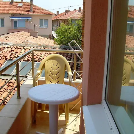 Studio At 100 M Away From The With Furnished Terrace Appartamento Pomorie
